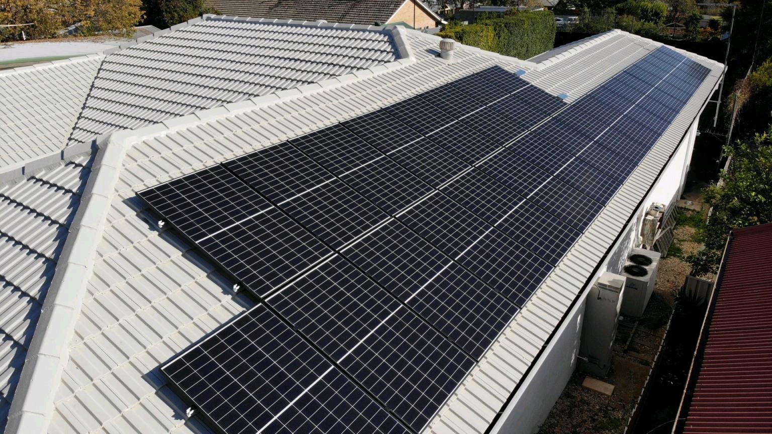 Instalación de paneles solares por Sifre Energy Construction
